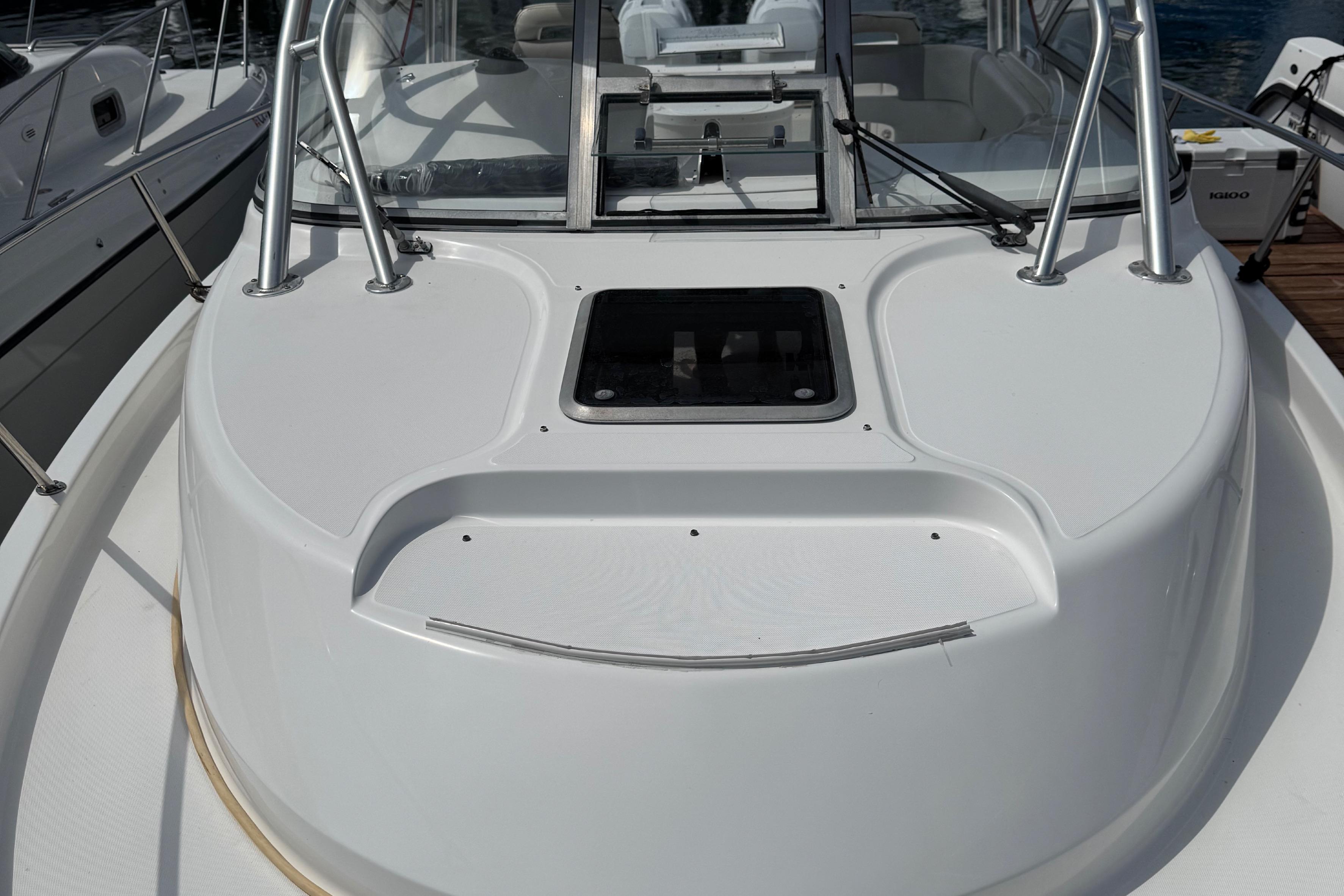 2005 Boston Whaler 305 Conquest boat deck with windshield and railing.