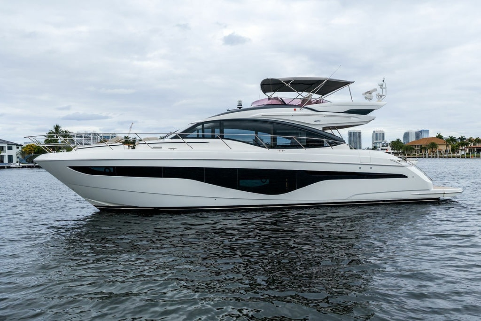 2020 Princess S62 Sportbridge - Image 2