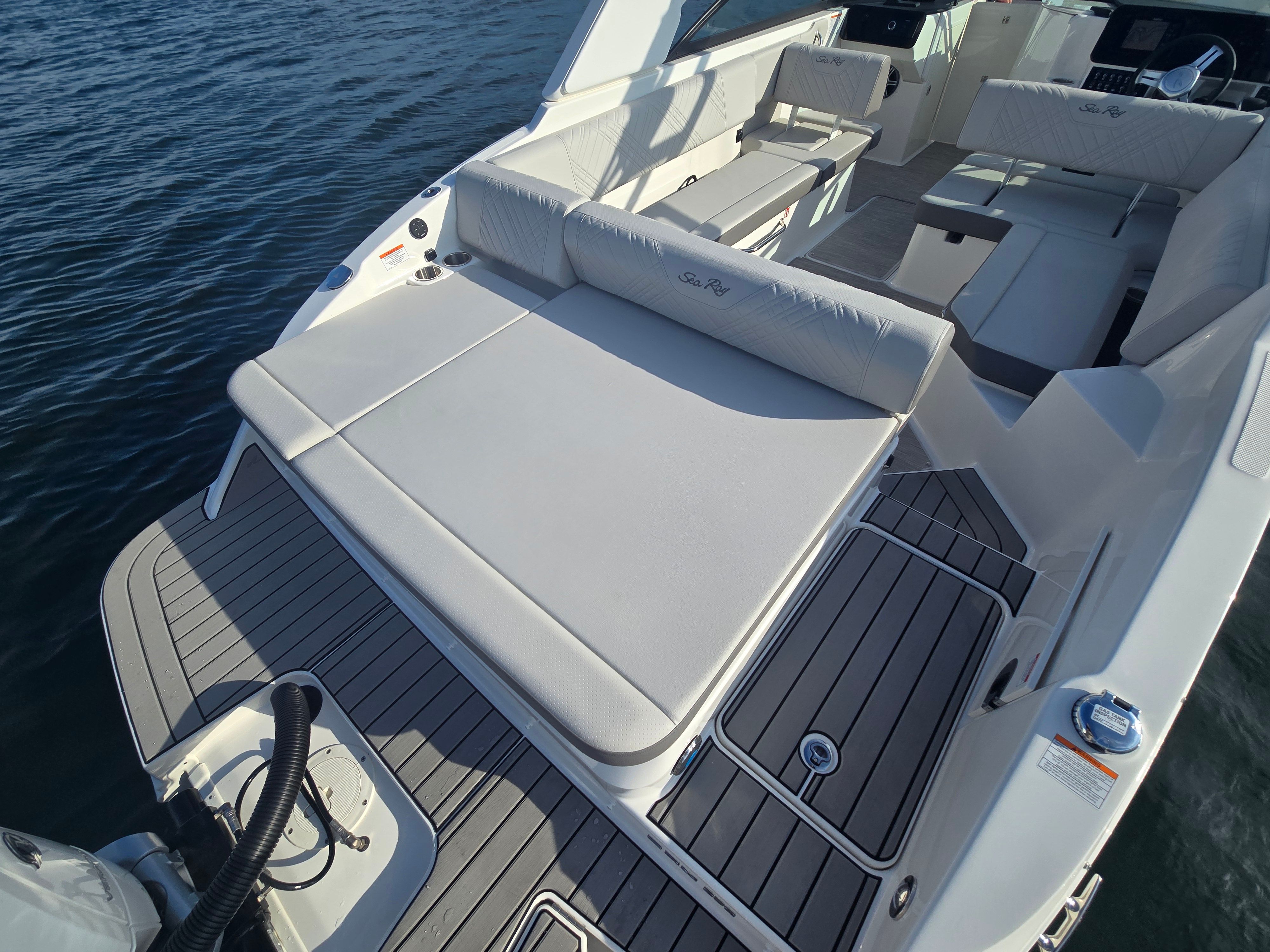 2026 Sea Ray SDX 270 Outboard - 6