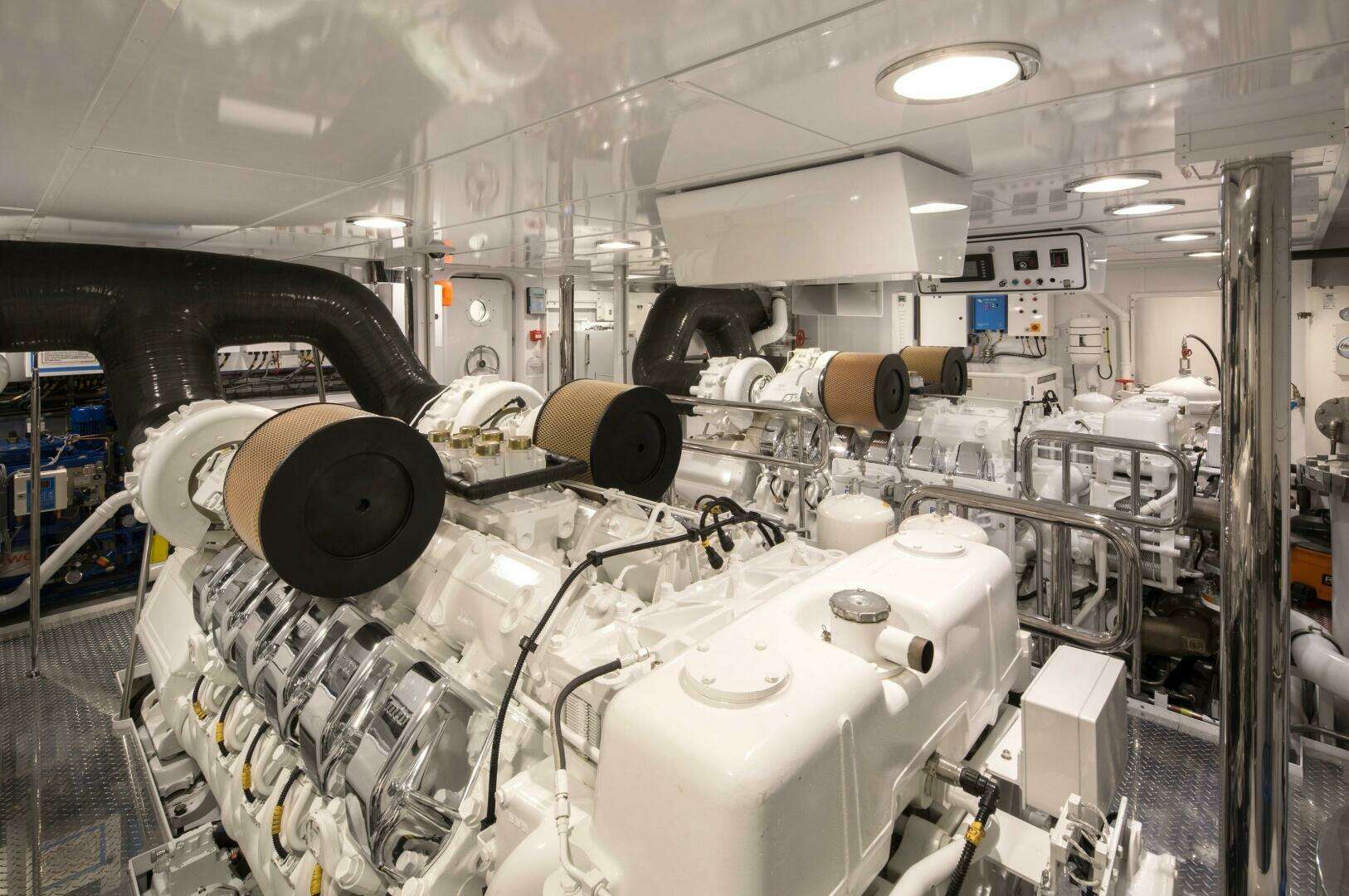 2016 Crescent Full Displacement, Twin Screw Diesel - Image 33