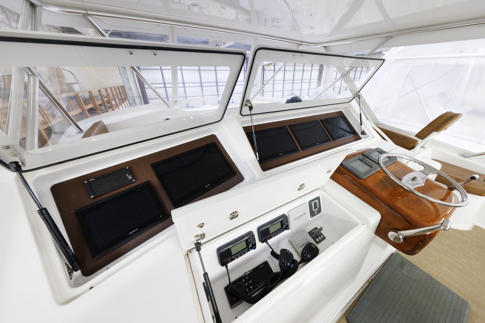 2005 Viking 61 Convertible - Image 15