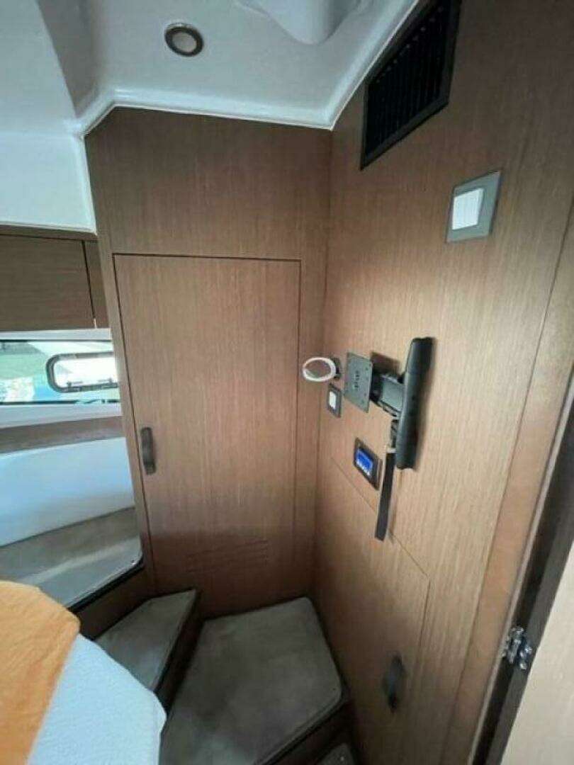 2026 Beneteau Antares 11 Fly - Image 26