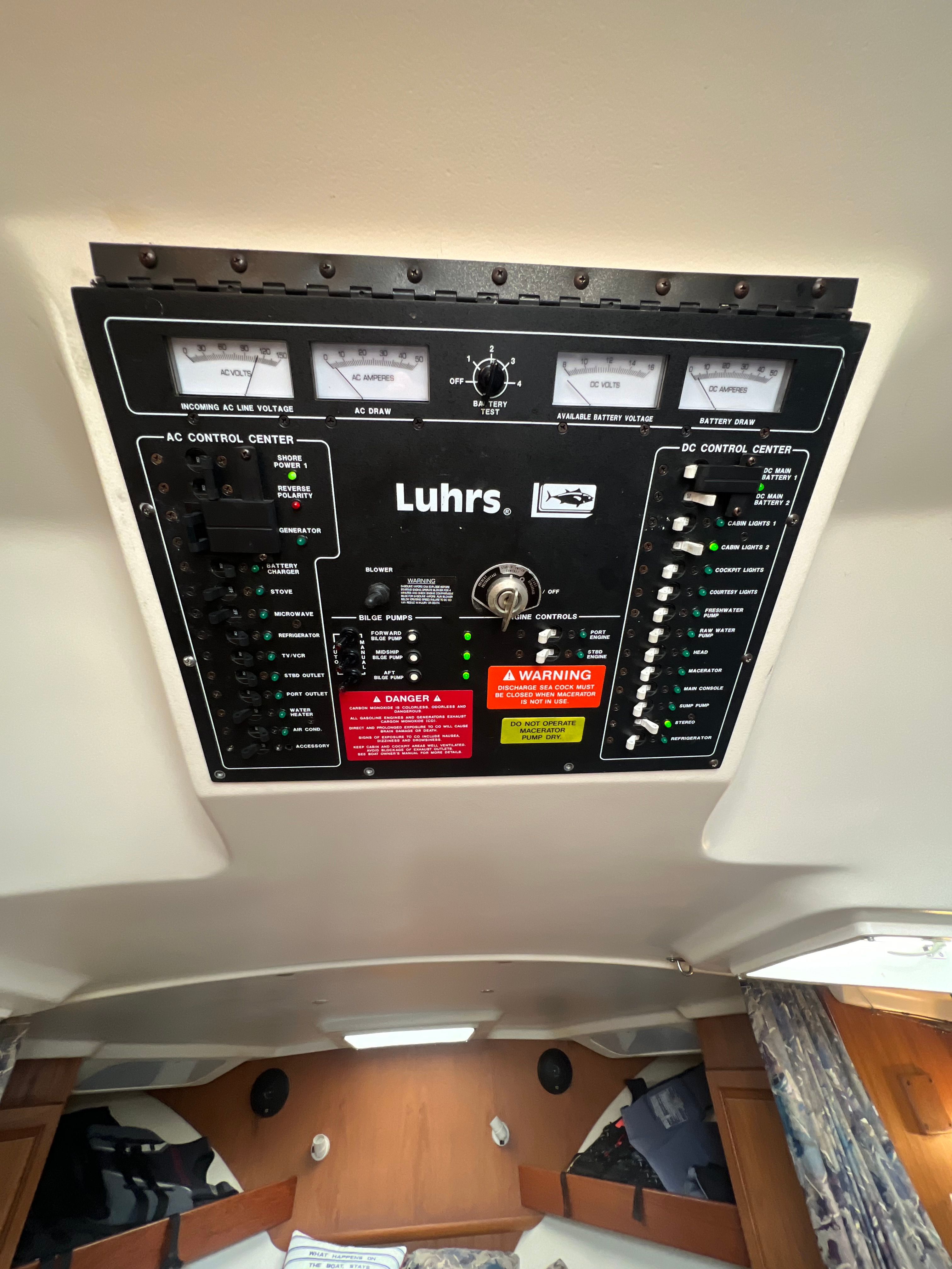 1998 Luhrs 32 - 40