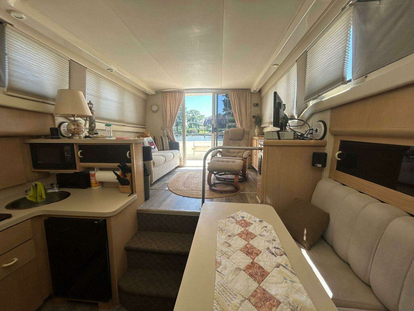 1990 Silverton 34 Convertible - Image 29