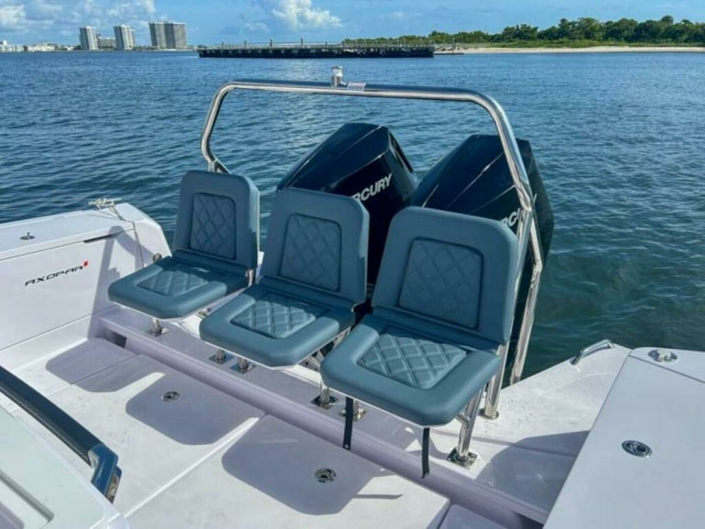 2024 Axopar 37XC CROSS CABIN - Image 22