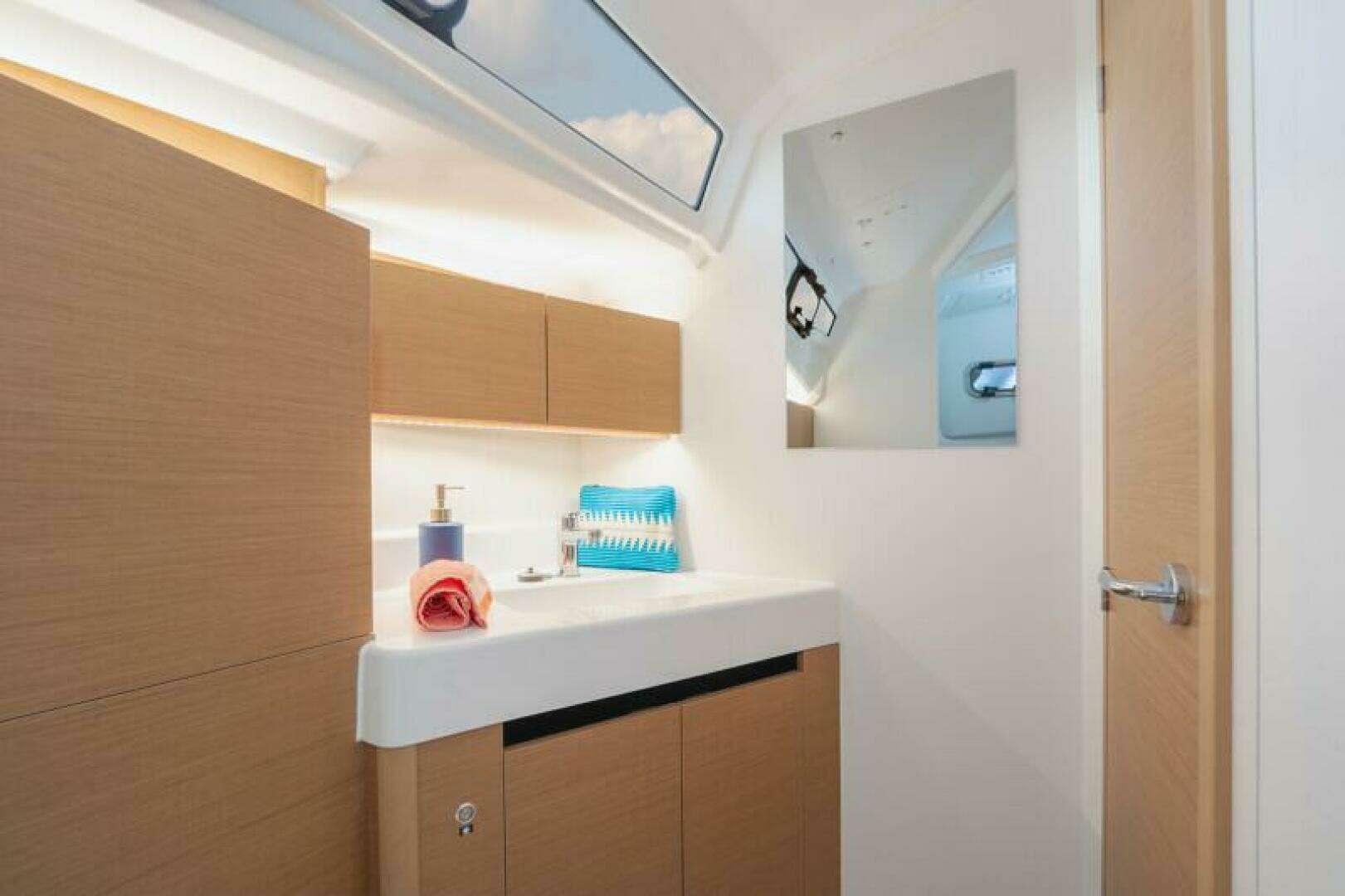 2027 Jeanneau Sun Odyssey 350 - Image 18