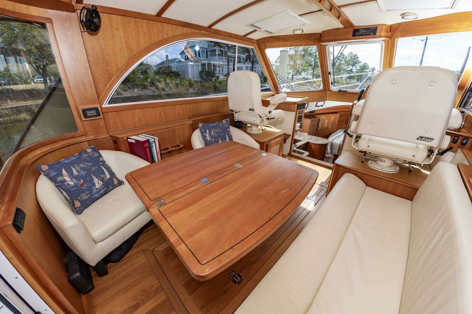 2018 Legacy 36 - Image 18