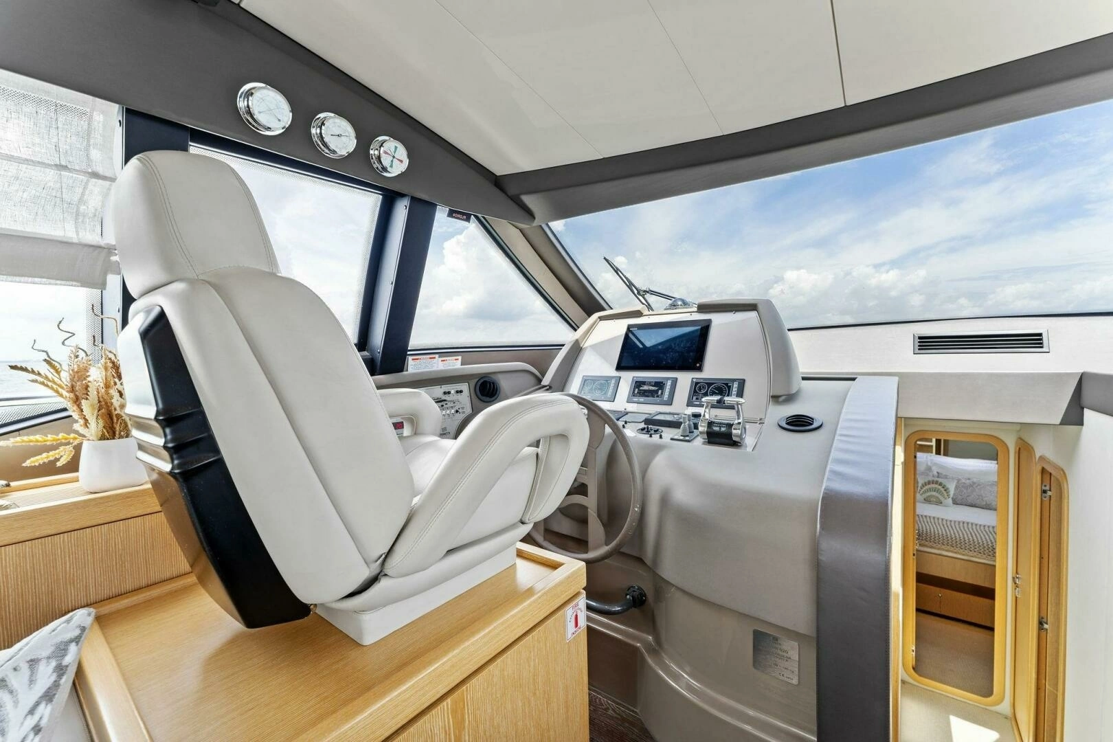 2013 Ferretti Yachts 620 - Image 2