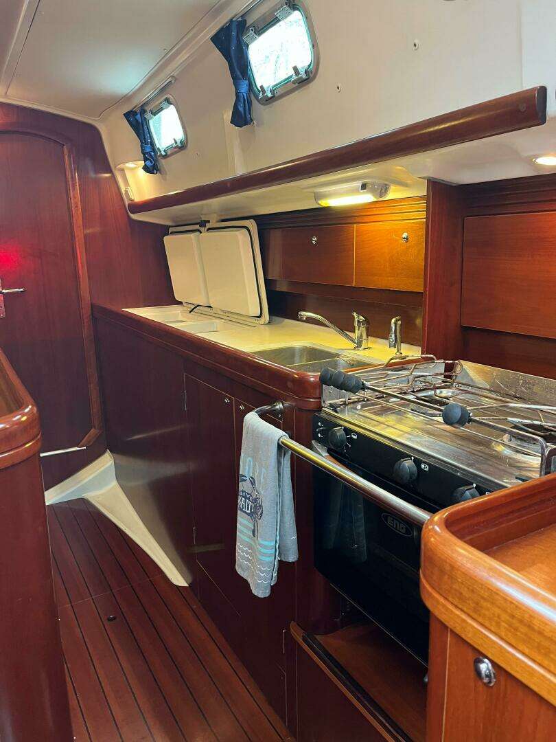 2003 Beneteau 42cc - Image 7