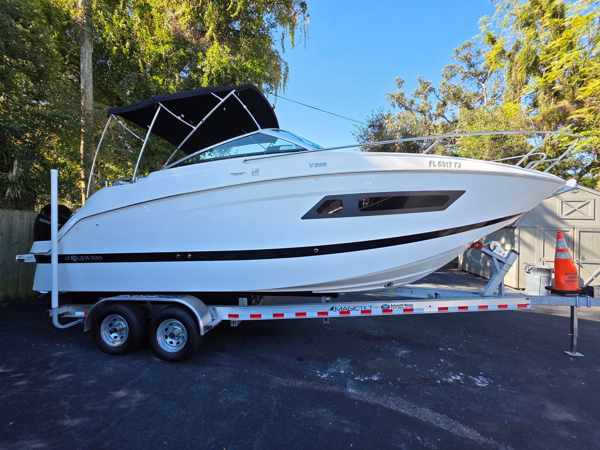 2022 Four Winns V255