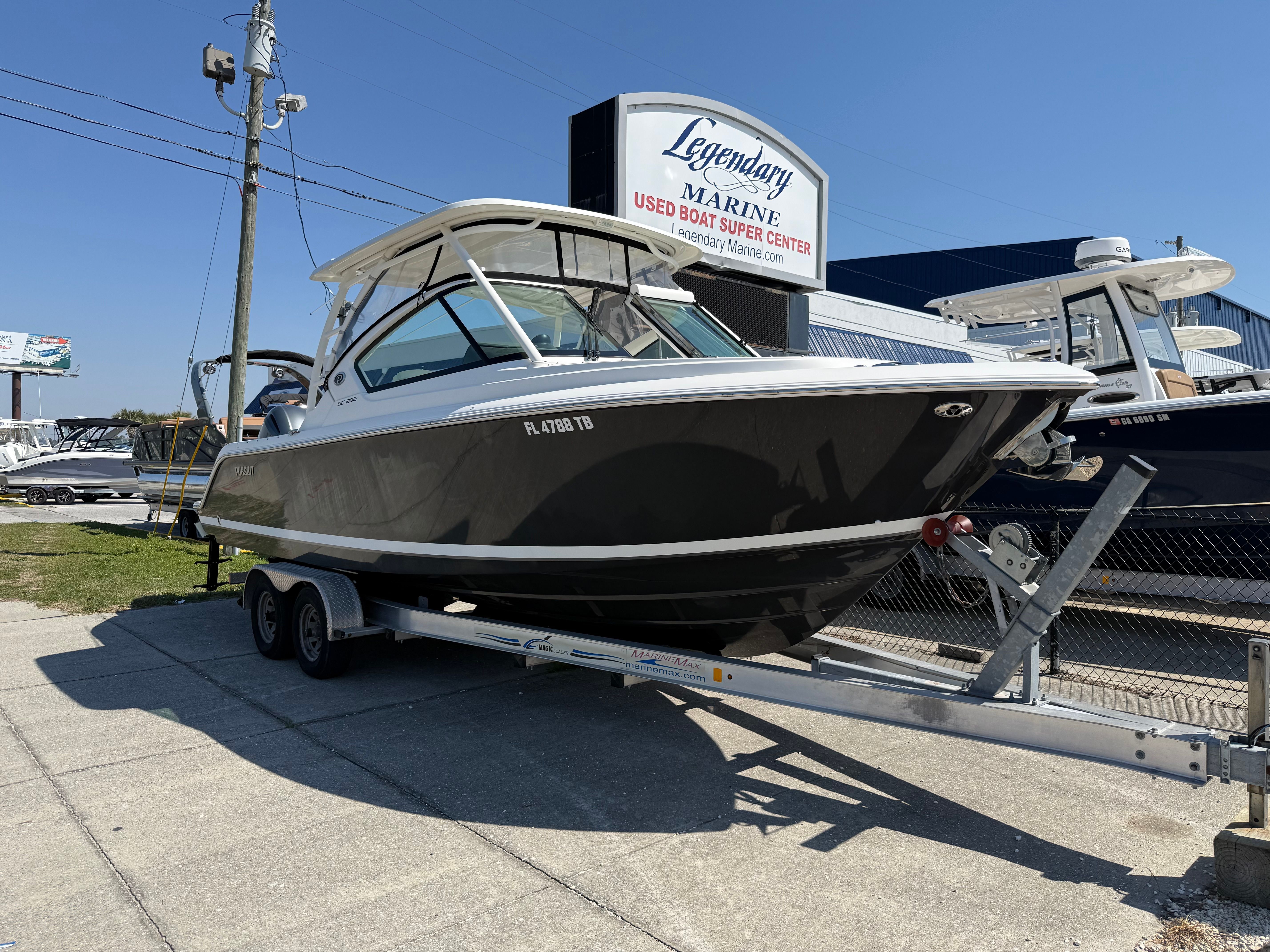 2022 Pursuit DC 266 Dual Console