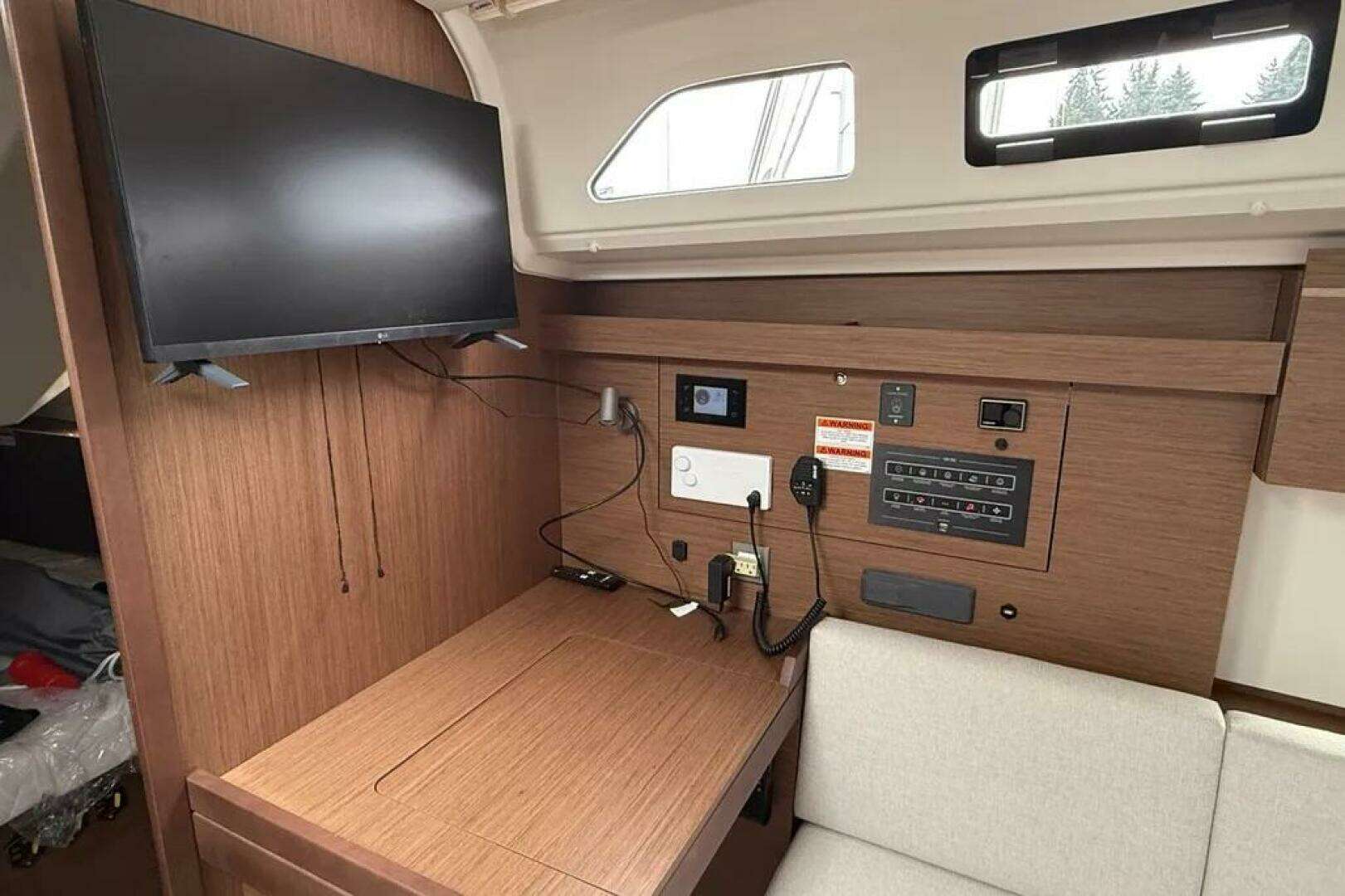 2022 Beneteau Oceanis 40.1 - Image 15