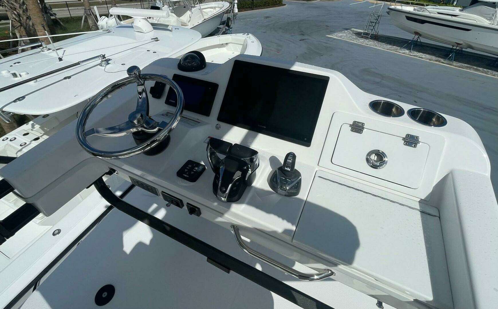 2022 Everglades 335 Center Console - Image 21