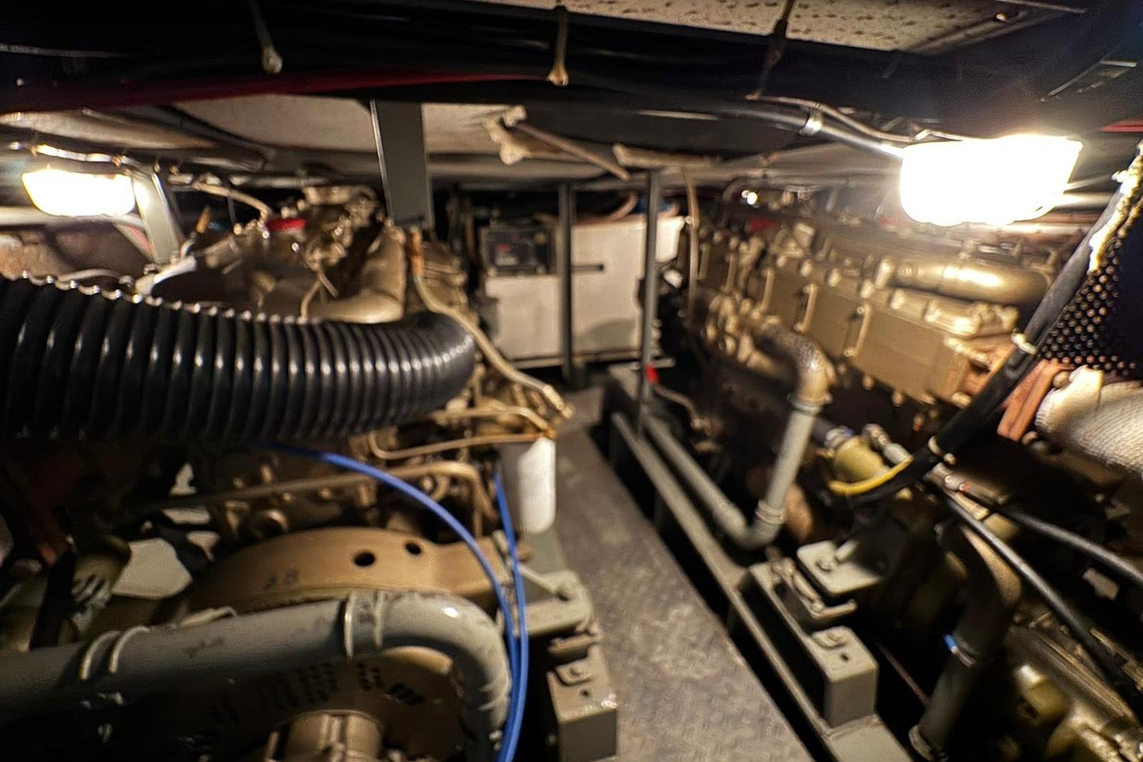 Engine room of a 1991 Super Van Craft 15.50 yacht, showcasing mechanical components.