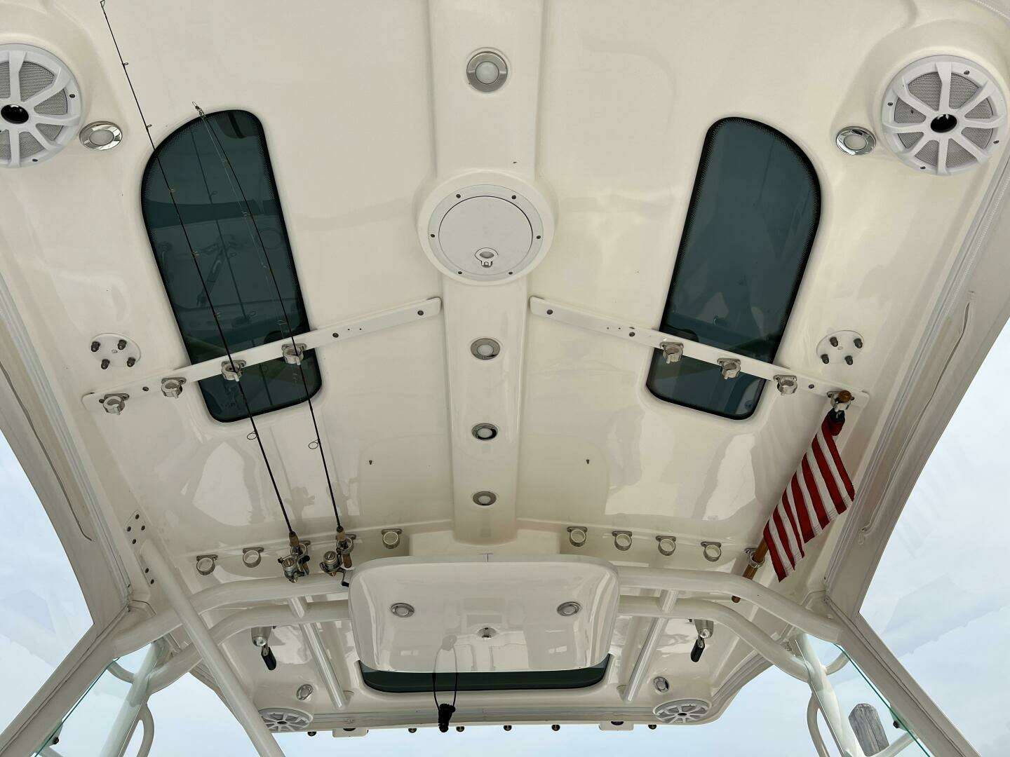 2012 Everglades 350 LX - Image 24