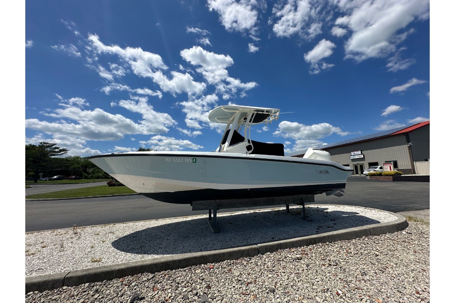 2023 Boston Whaler 220 Dauntless