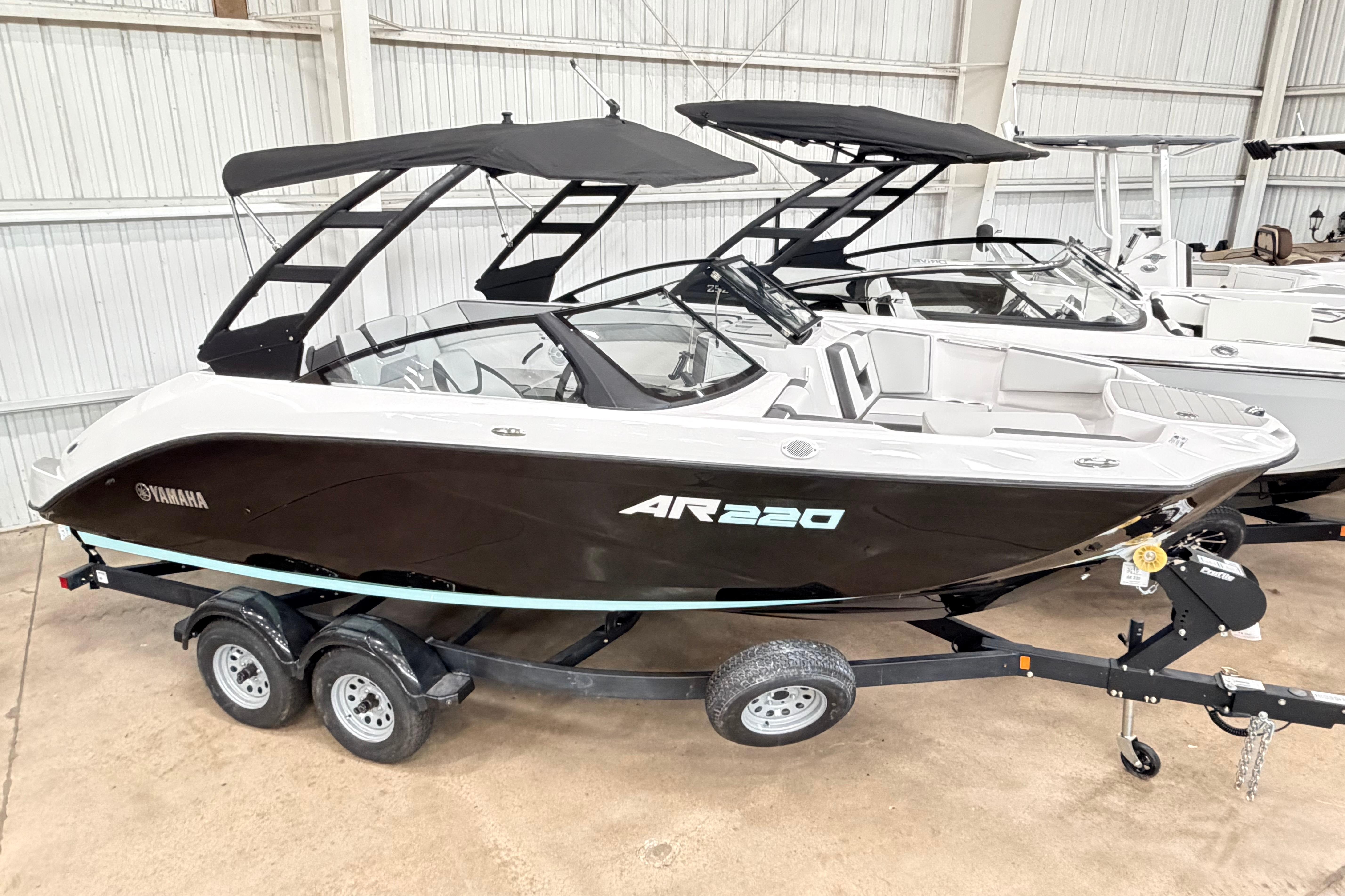 2026 Yamaha Boats AR220