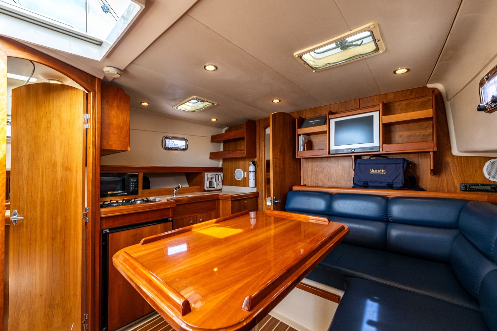 2004 Mainship Pilot 34 - Image 24