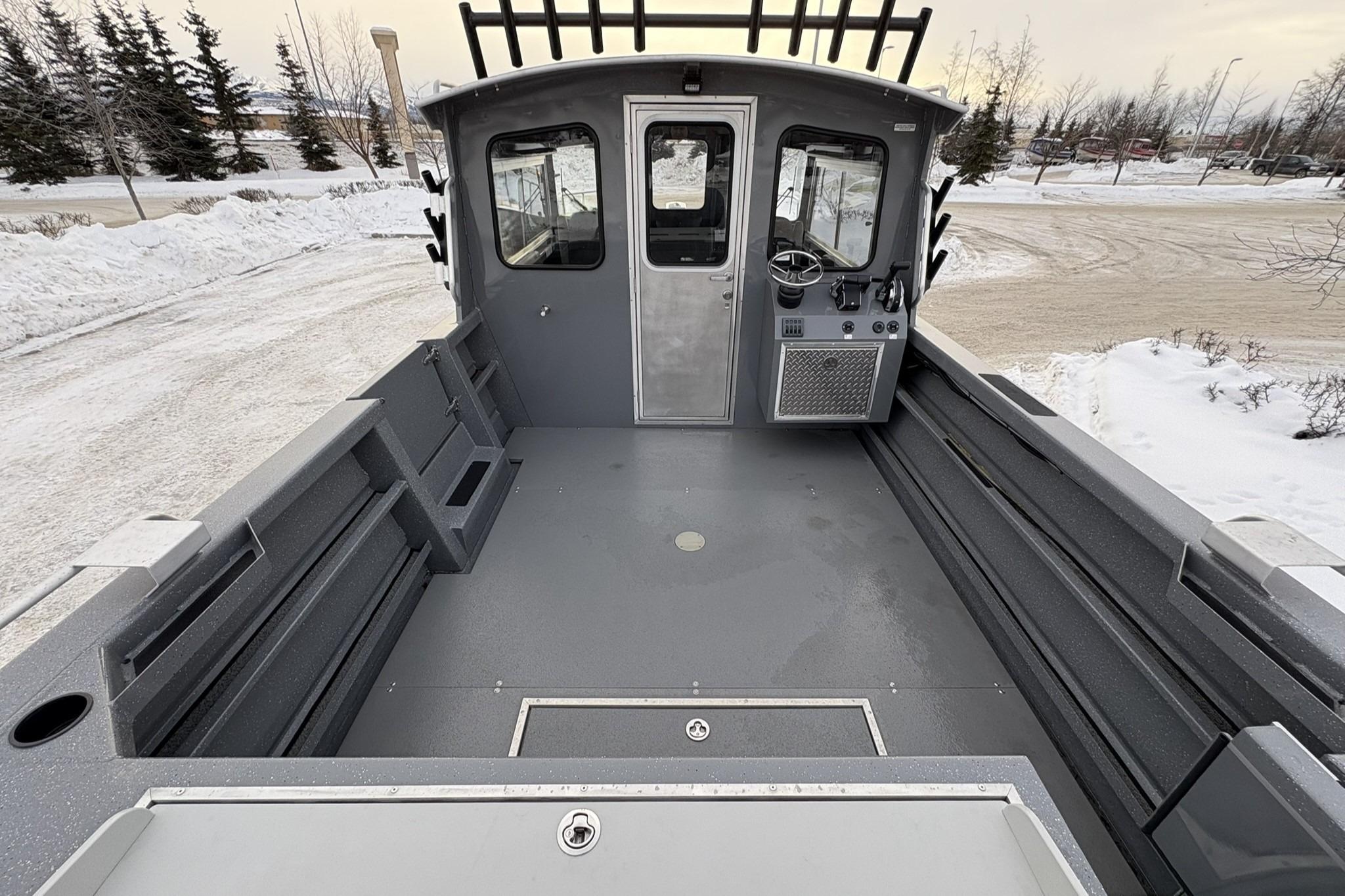 2024 Spartan 26 Maximus Pro XL boat interior, showcasing spacious deck and control cabin.
