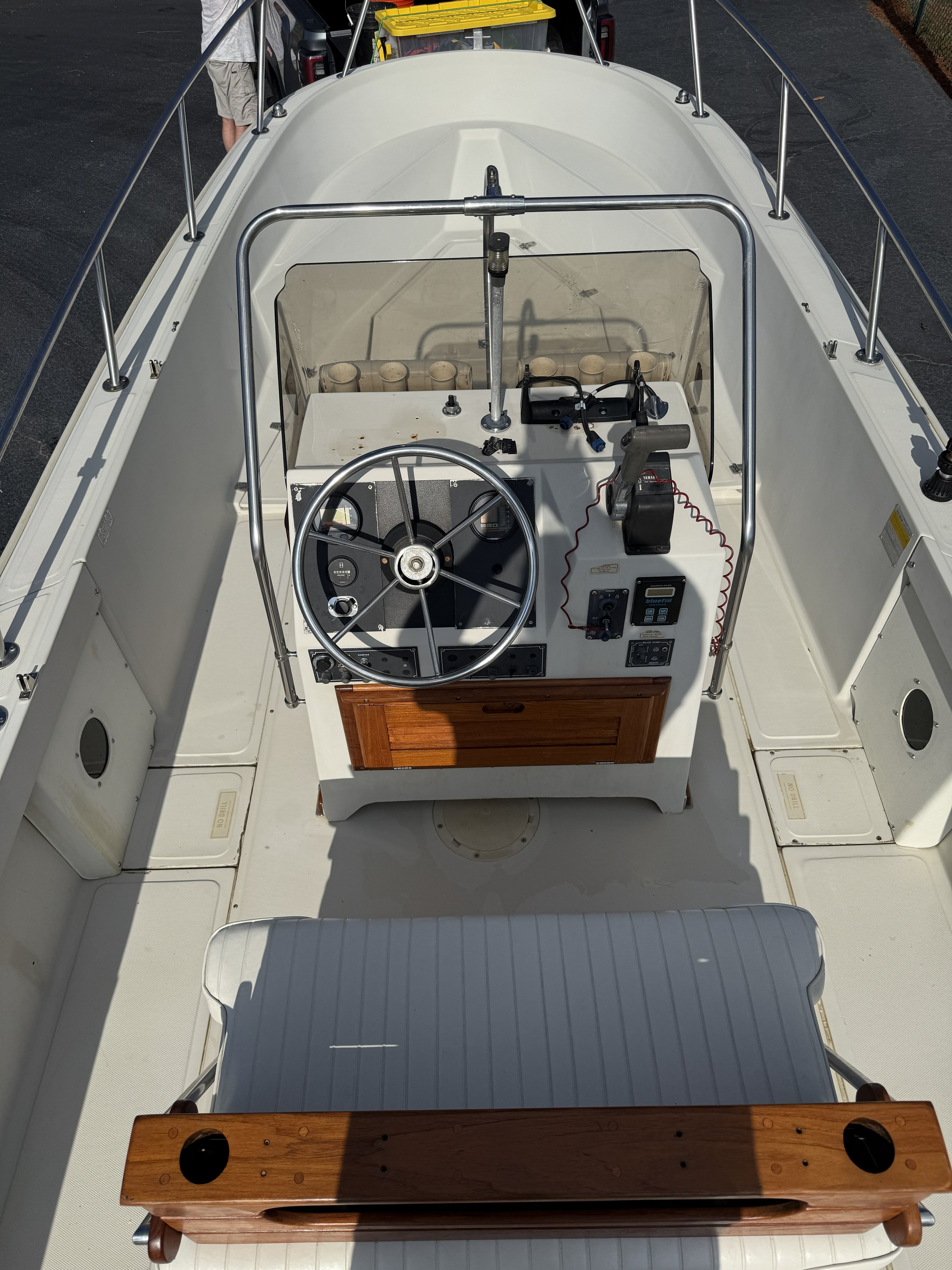1987 Boston Whaler outrage v20 - 6