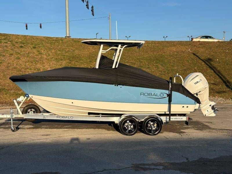 2026 Robalo R230 Center Console - 43