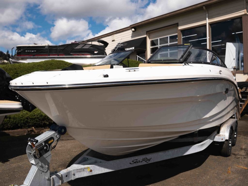2026 Sea Ray SPX 210 Outboard - 2