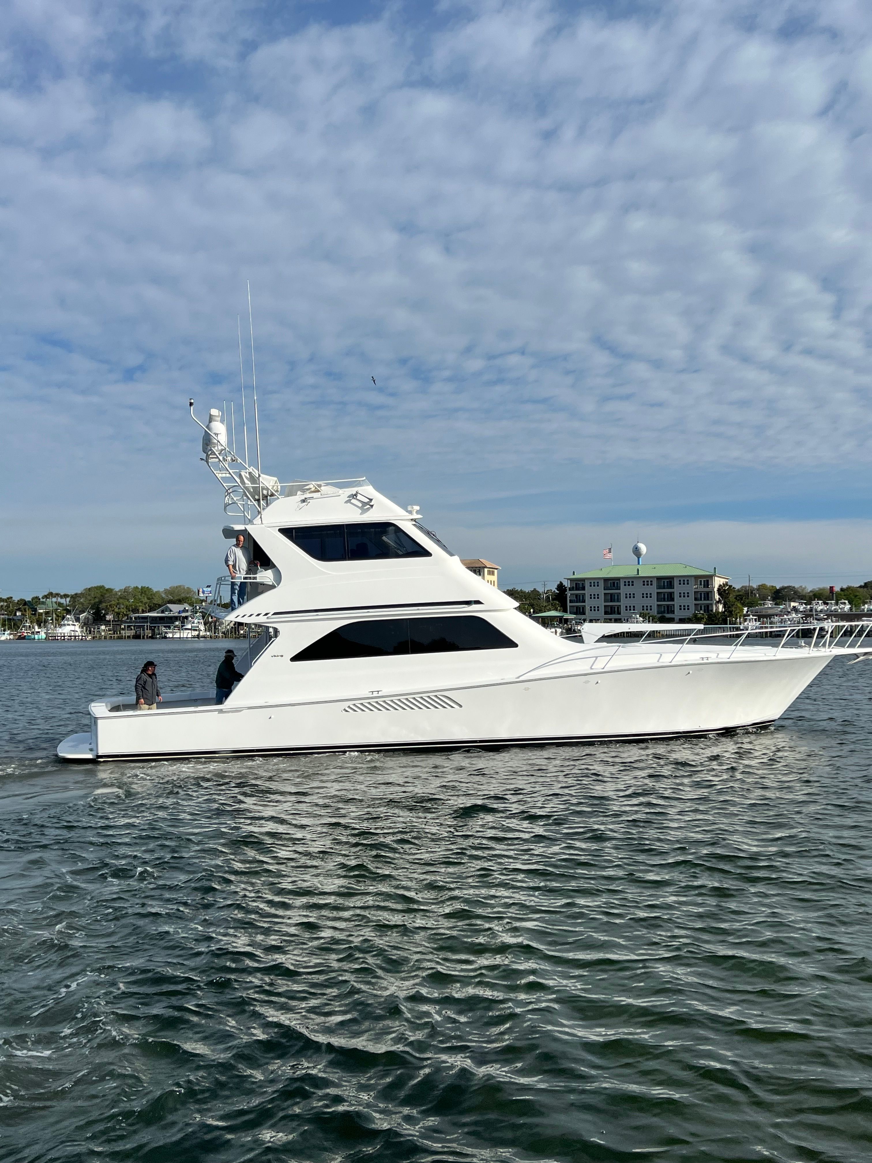 2002 Viking 61 Enclosed Bridge - 16