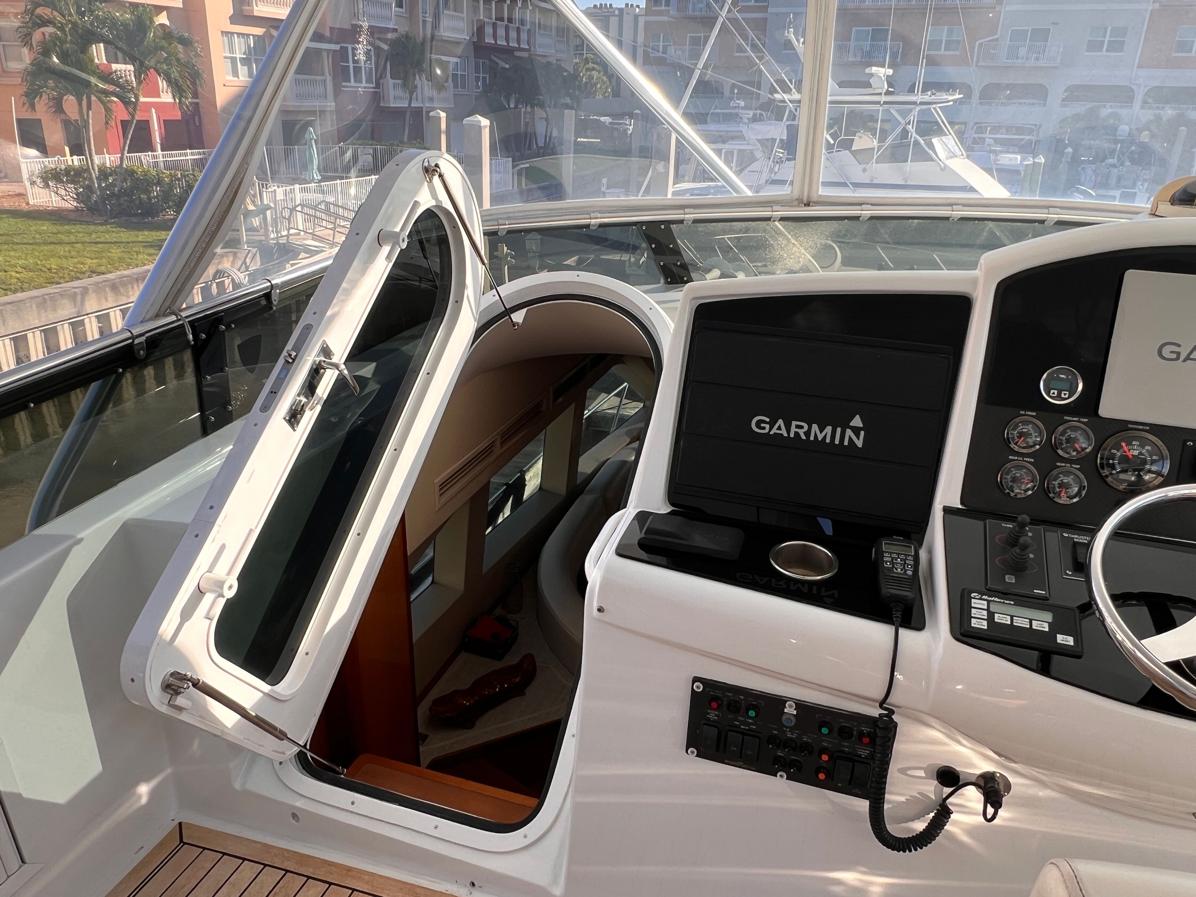 2006 Hatteras 64 Motor Yacht - 37