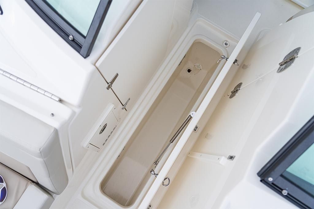 2023-Boston-Whaler-240-Vantage-MarineMax