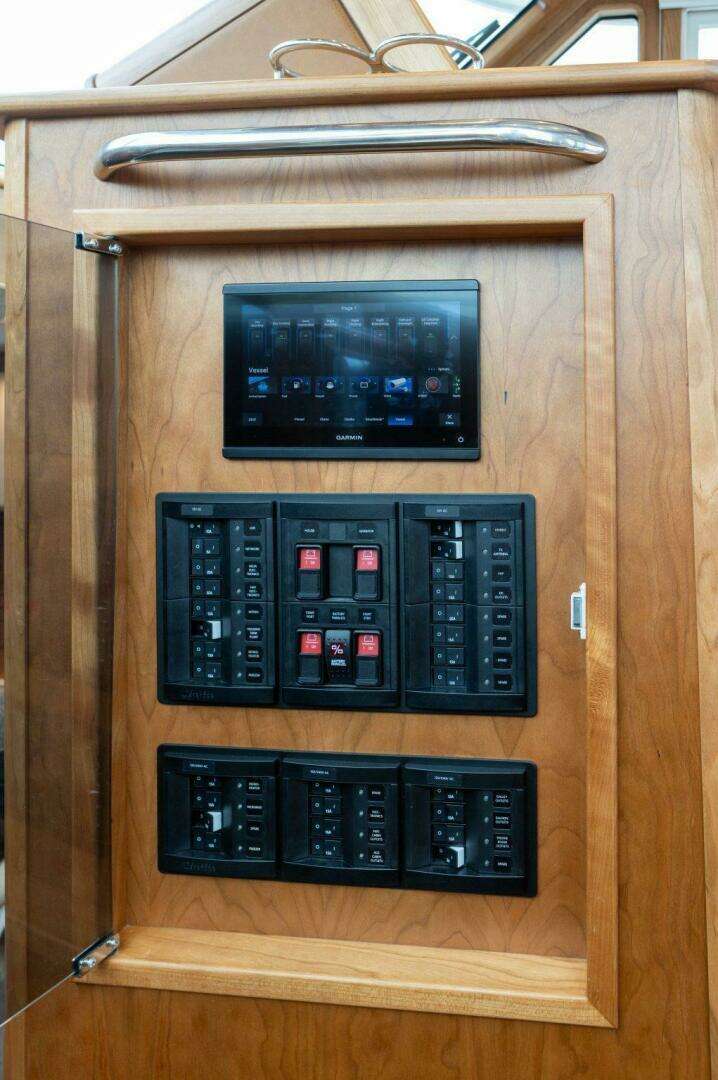 2027 Sabre 43 Salon Express - Image 33
