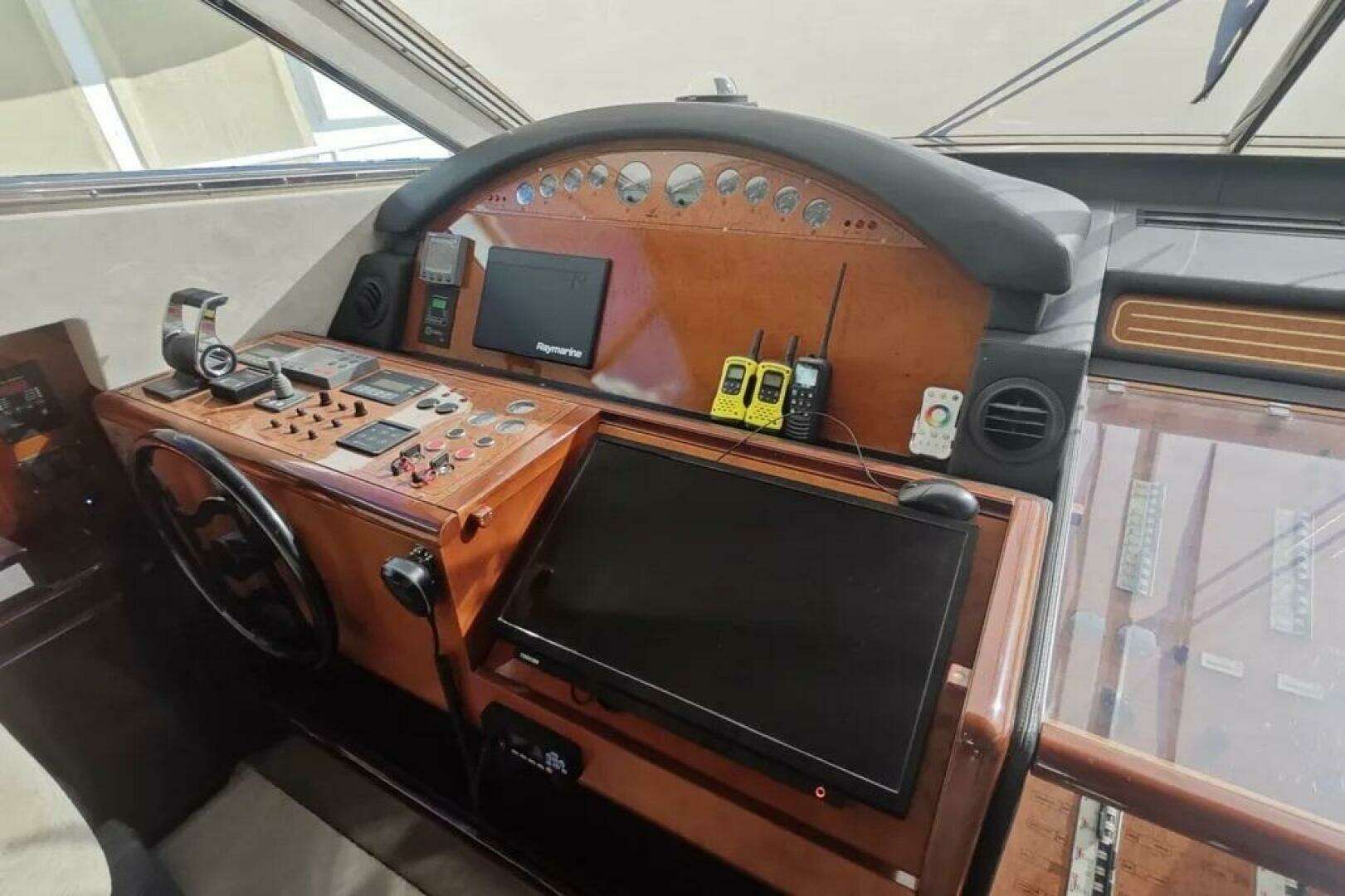 2002 Ferretti Yachts 720 - Image 37