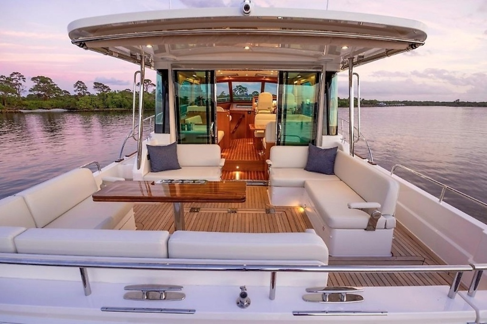 2027 Sabre 51 Salon Express - Image 3