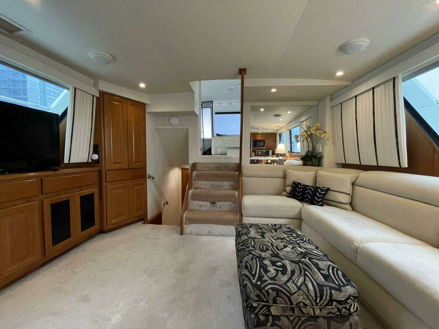 1995 Viking 54 Sports Yacht - Image 7