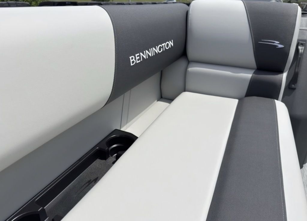 2026 Bennington 22 S Quad Bench - 18