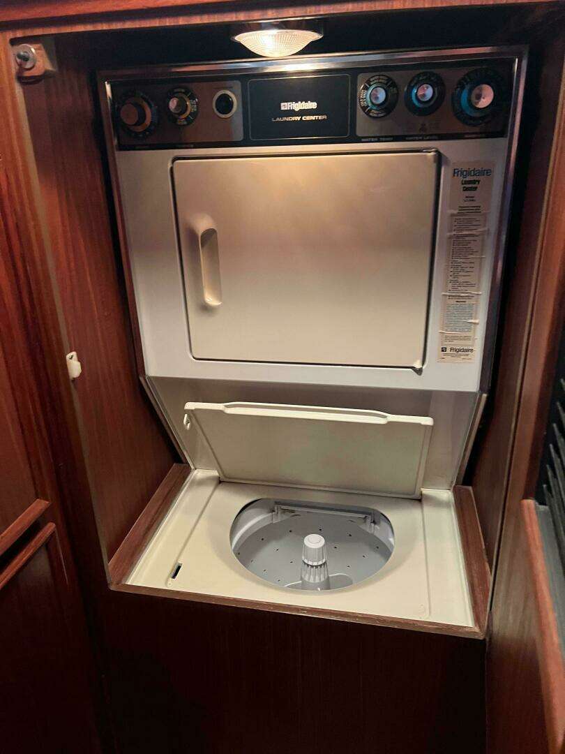 1984 Hatteras 61 CPMY - Image 70