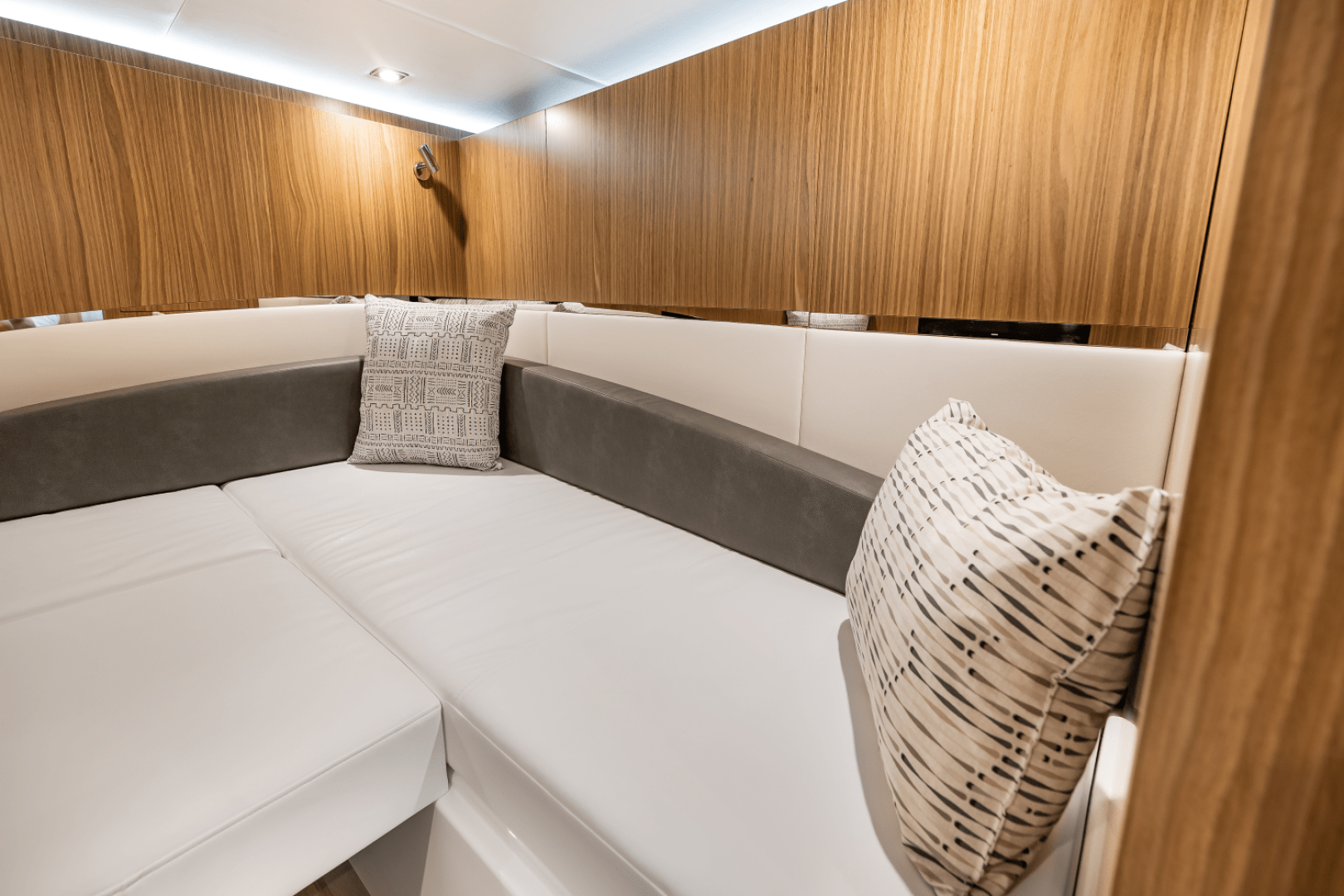 2025 Cruisers Yachts 50 GLS - Image 53