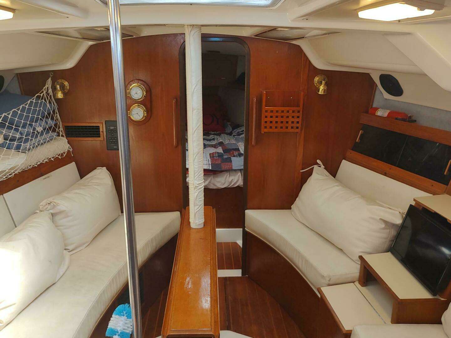 1987 Hunter 37 Legend - Image 41