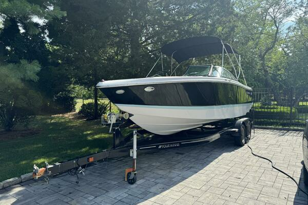 2019 Four Winns H230