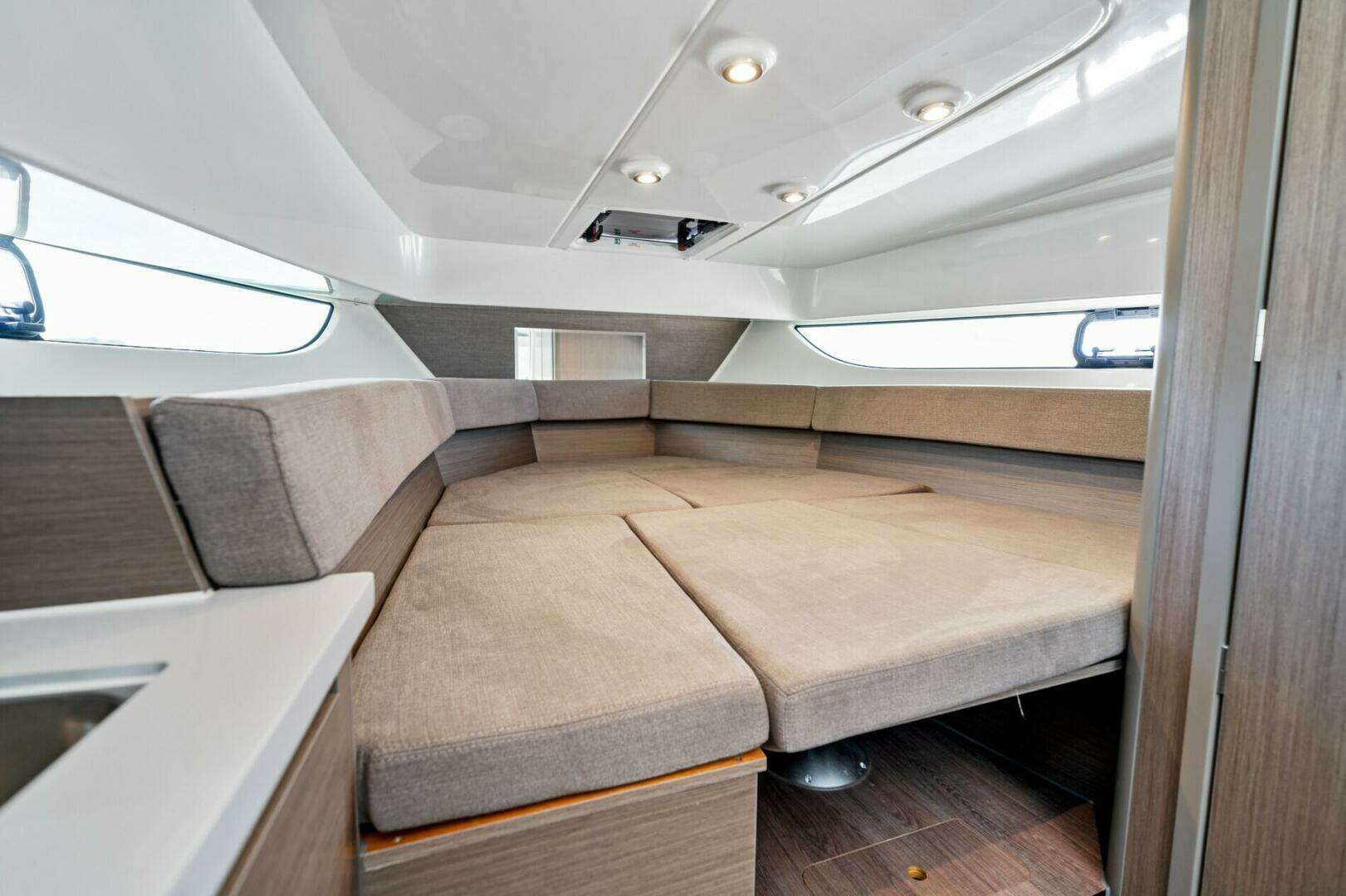 2026 Beneteau Flyer 9 SUNdeck - Image 11