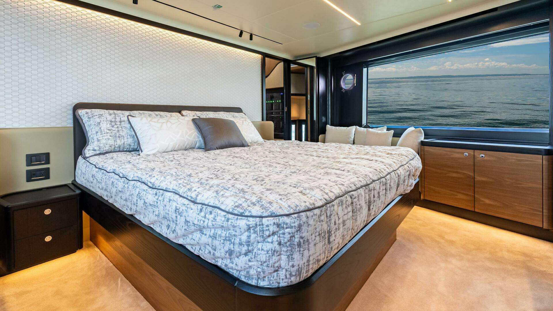 2025 Absolute Navetta 64 - Image 39
