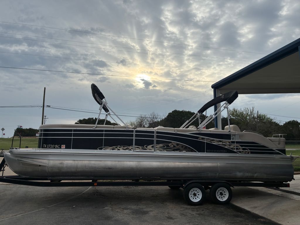 2010 Bennington 2874RCW