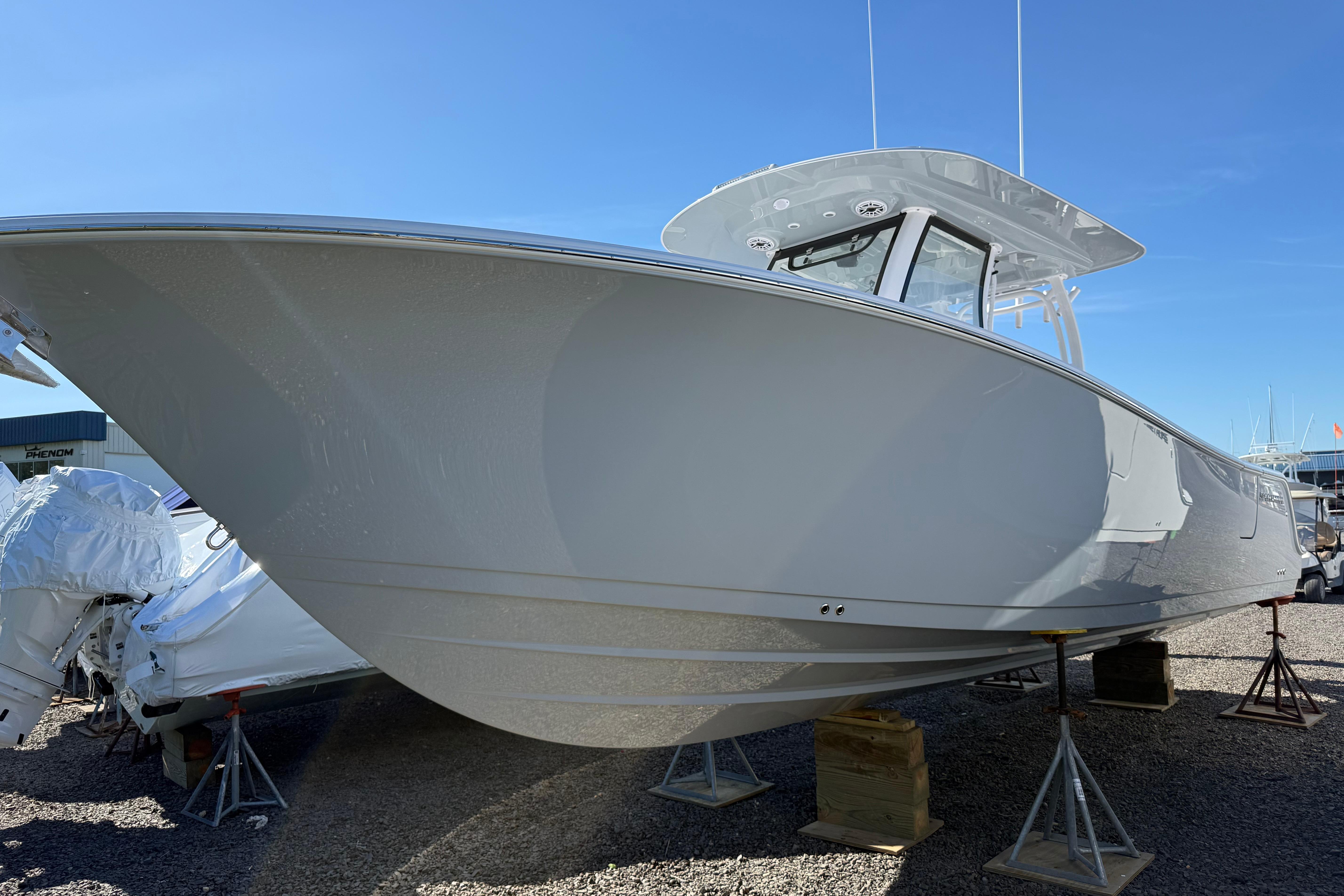 2026 Sportsman Open 302 Center Console