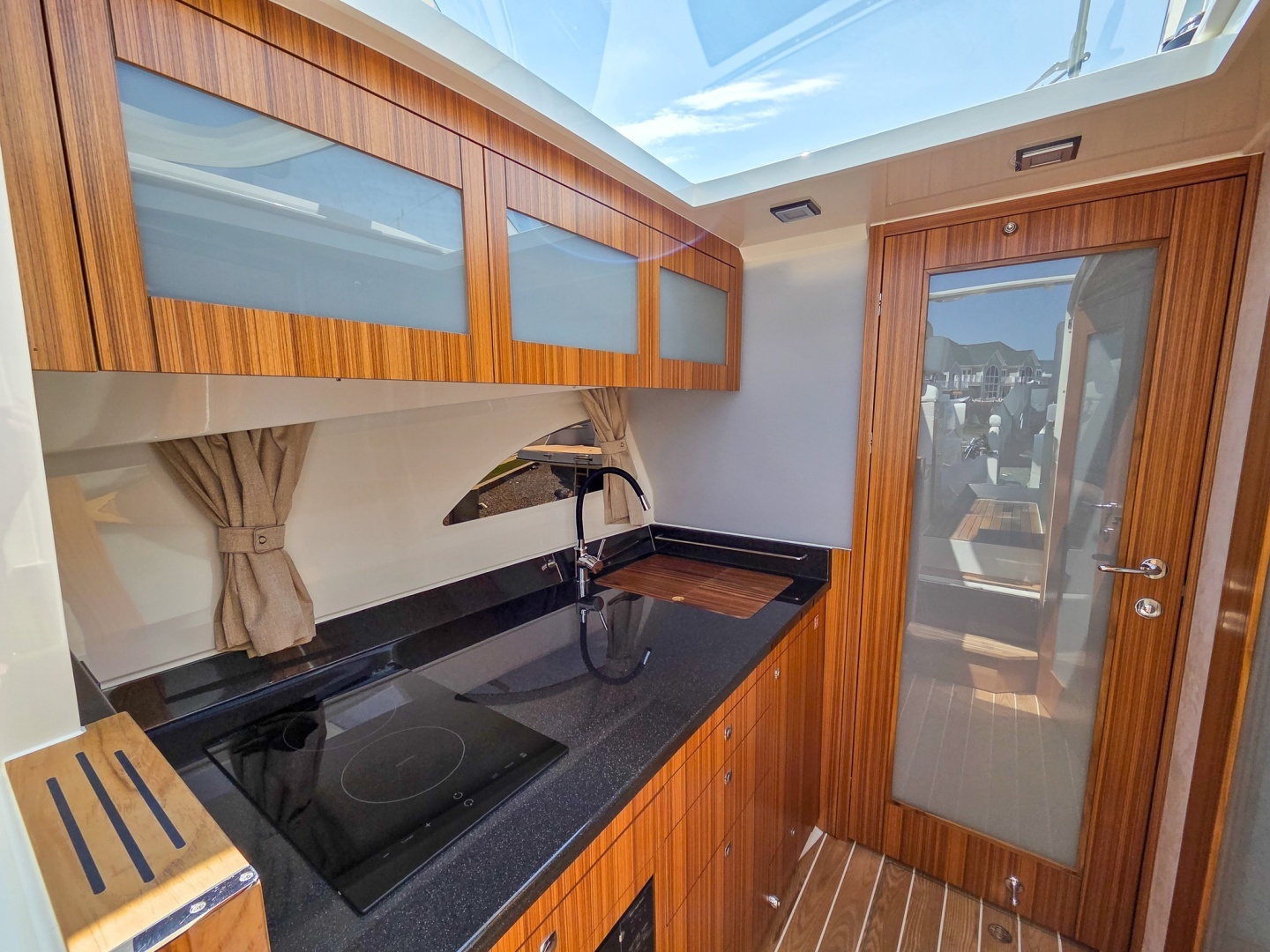 2026 Marex 310 Sun Cruiser - Image 28