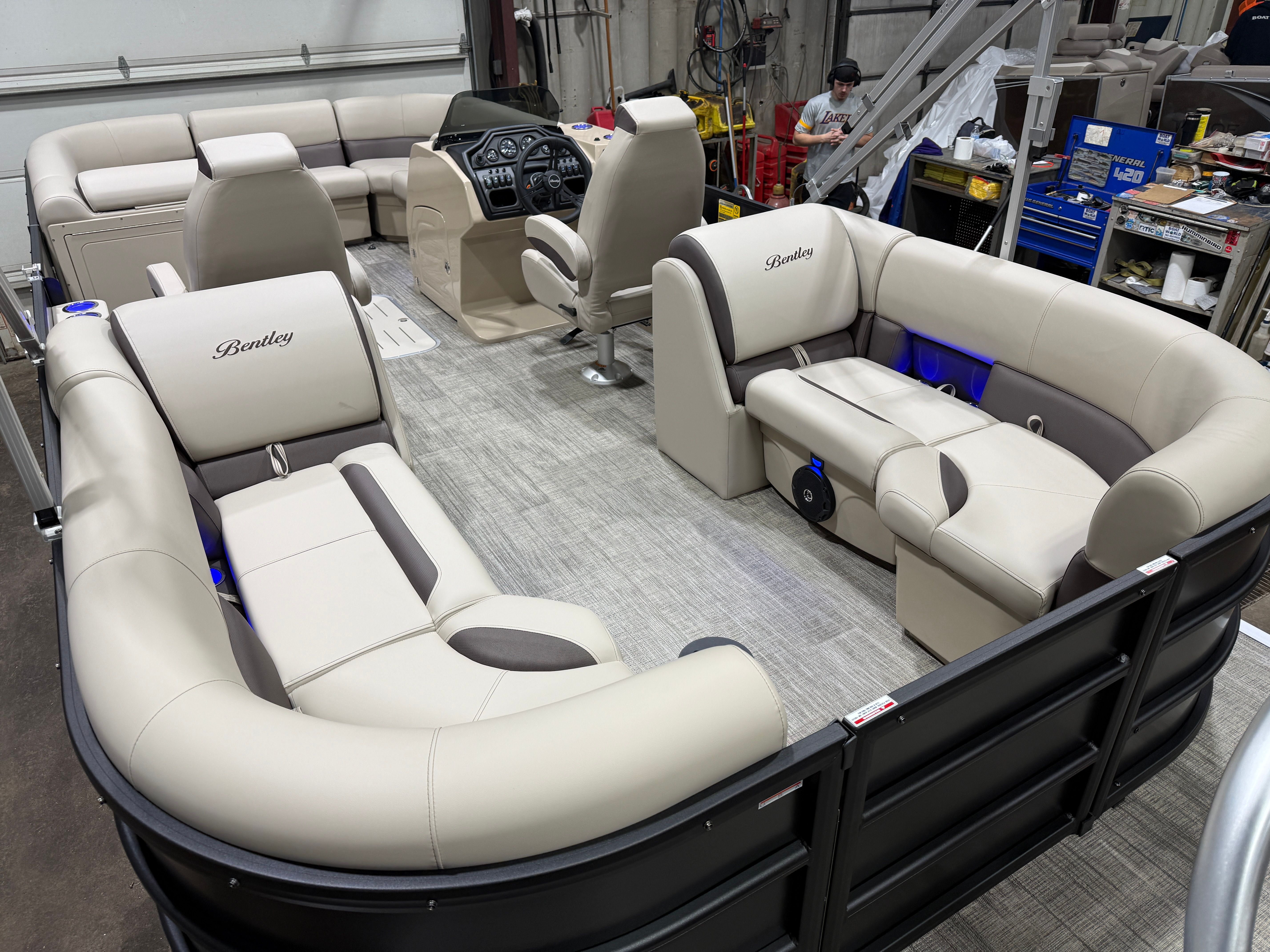 2026 Bentley Pontoons Legacy 223 Navigator Quad Lounge Tritoon & Honda 4-Stroke EFI - 22