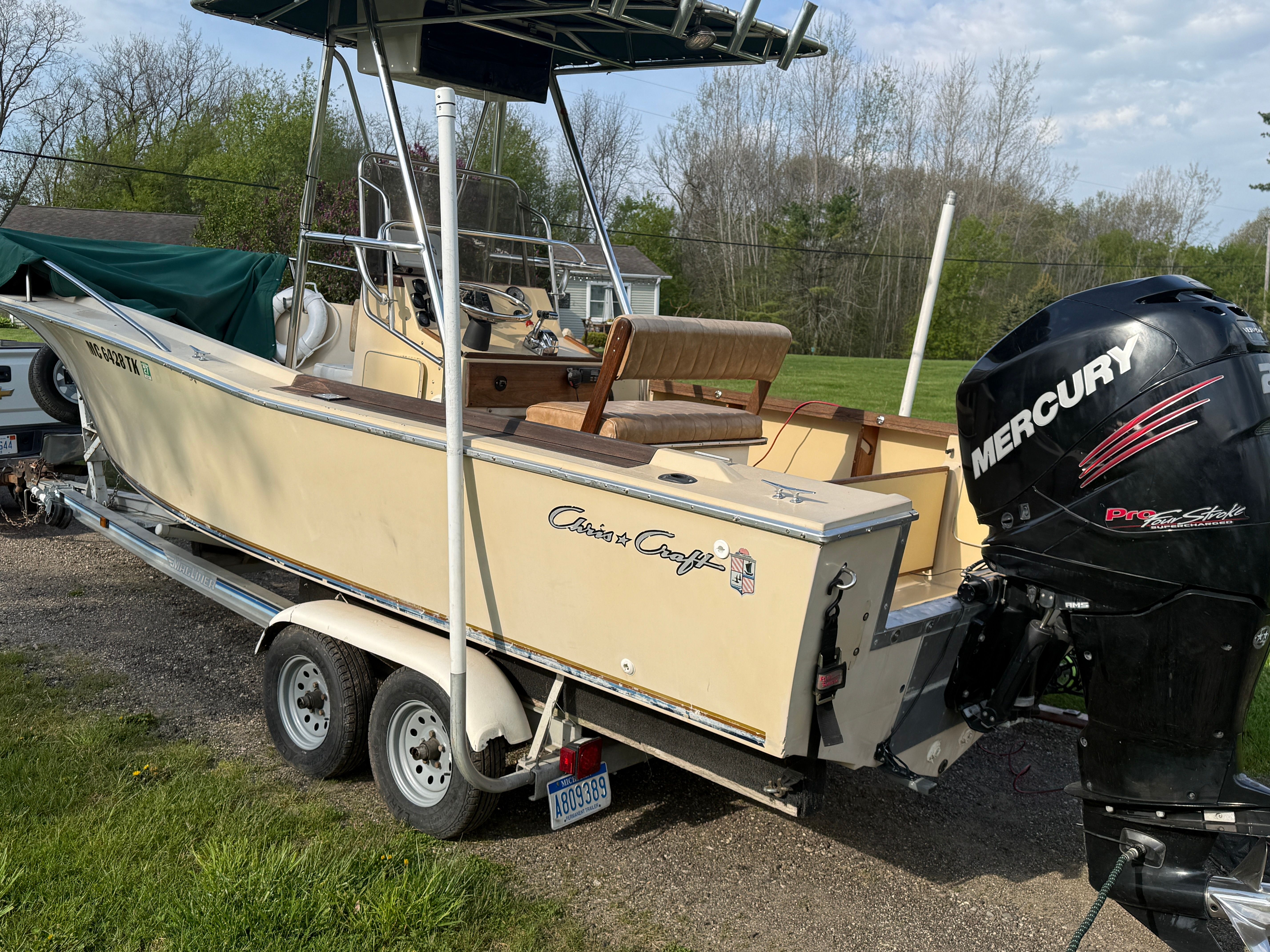 1982 Chris-Craft Center Console - 11