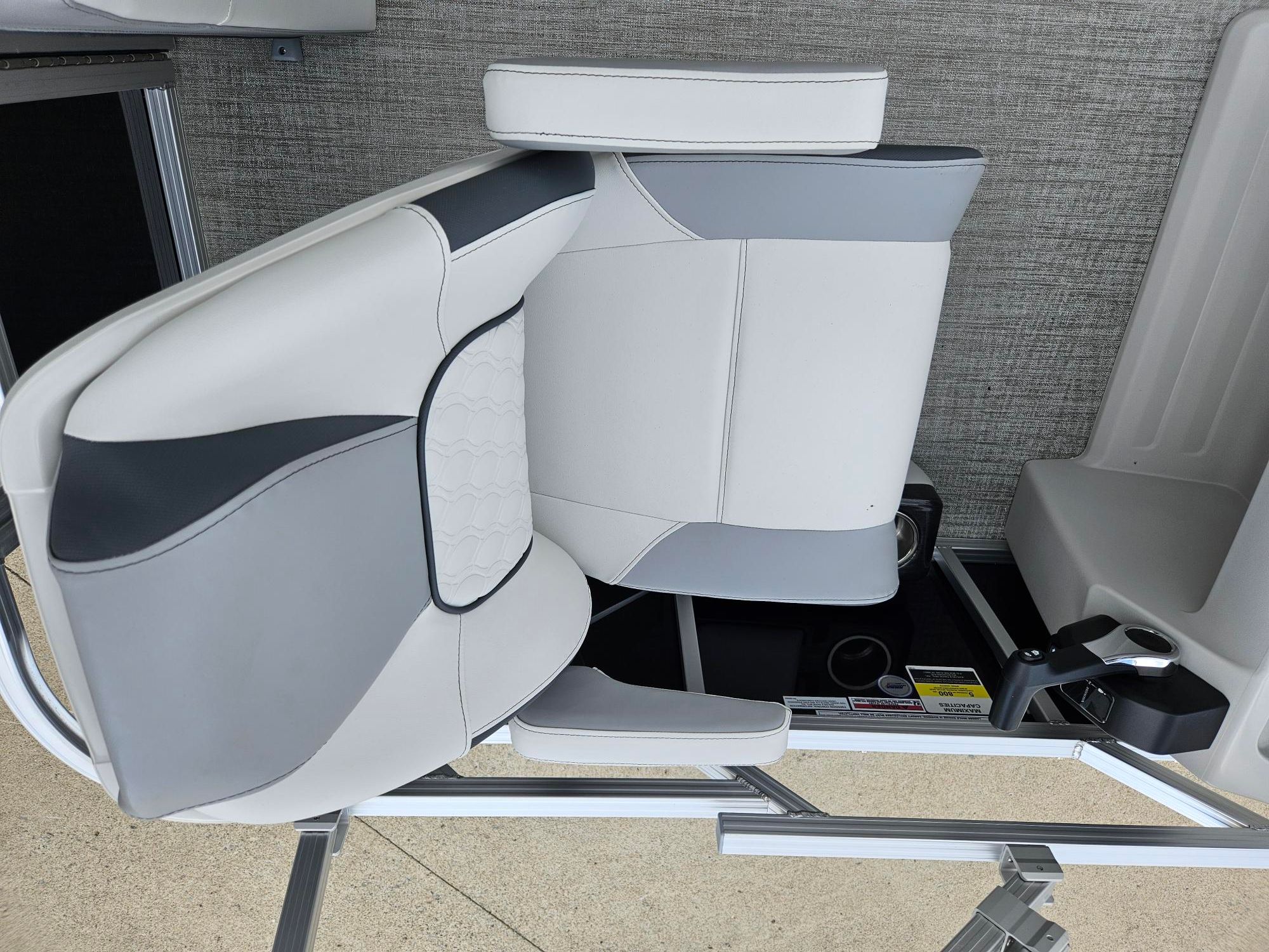 2025 AVALON VNT CR-15 - Image 8