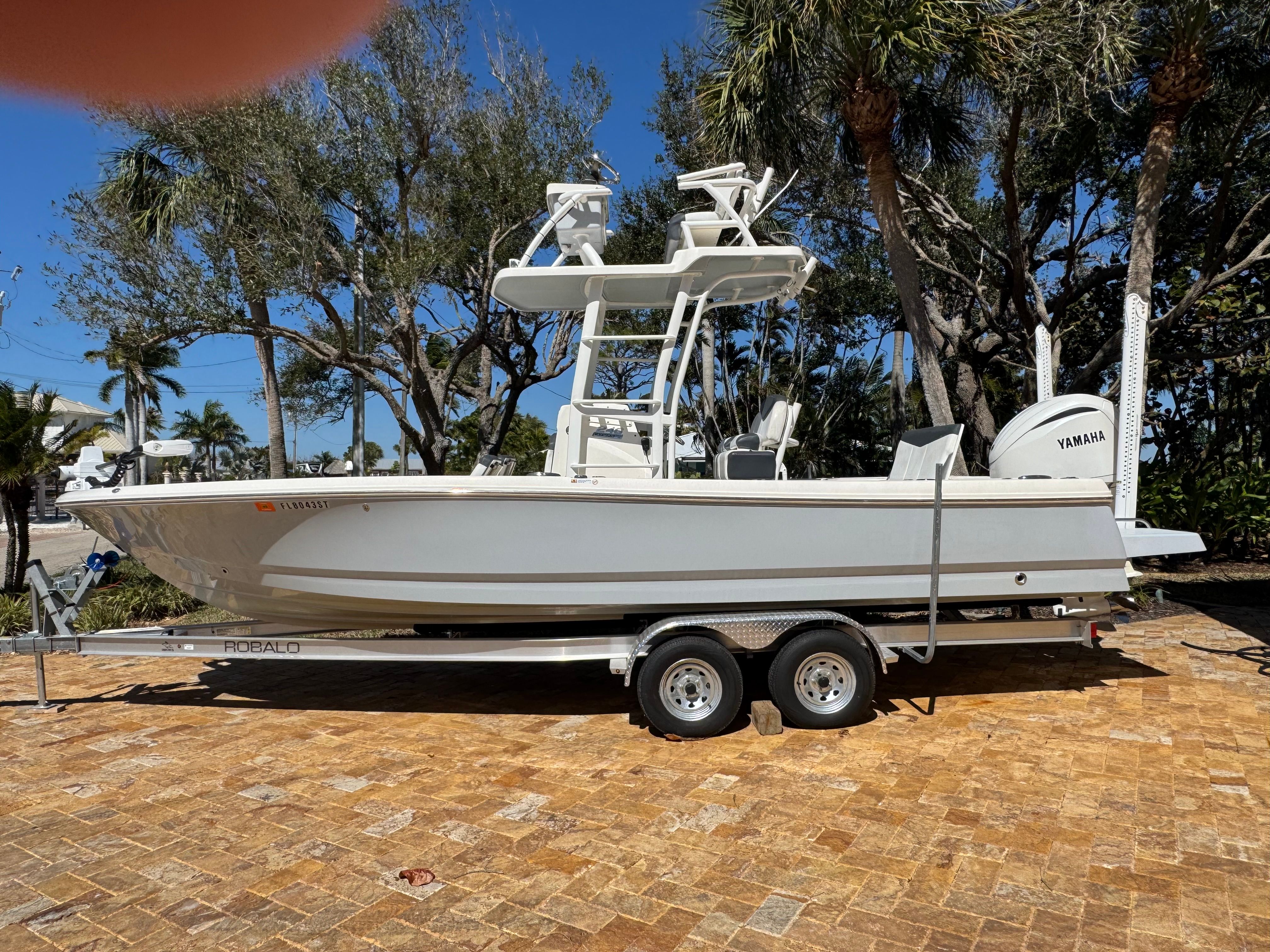 2020 Robalo 246 Cayman SD