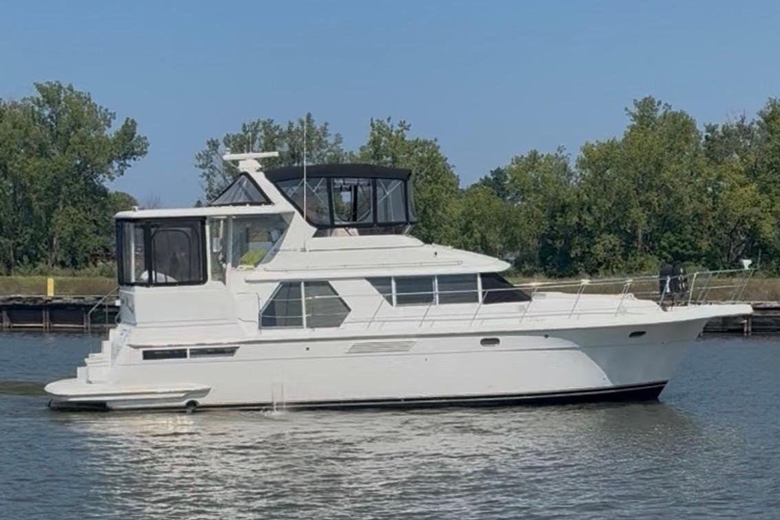 1998 Carver 445 Aft Cabin Motor Yacht