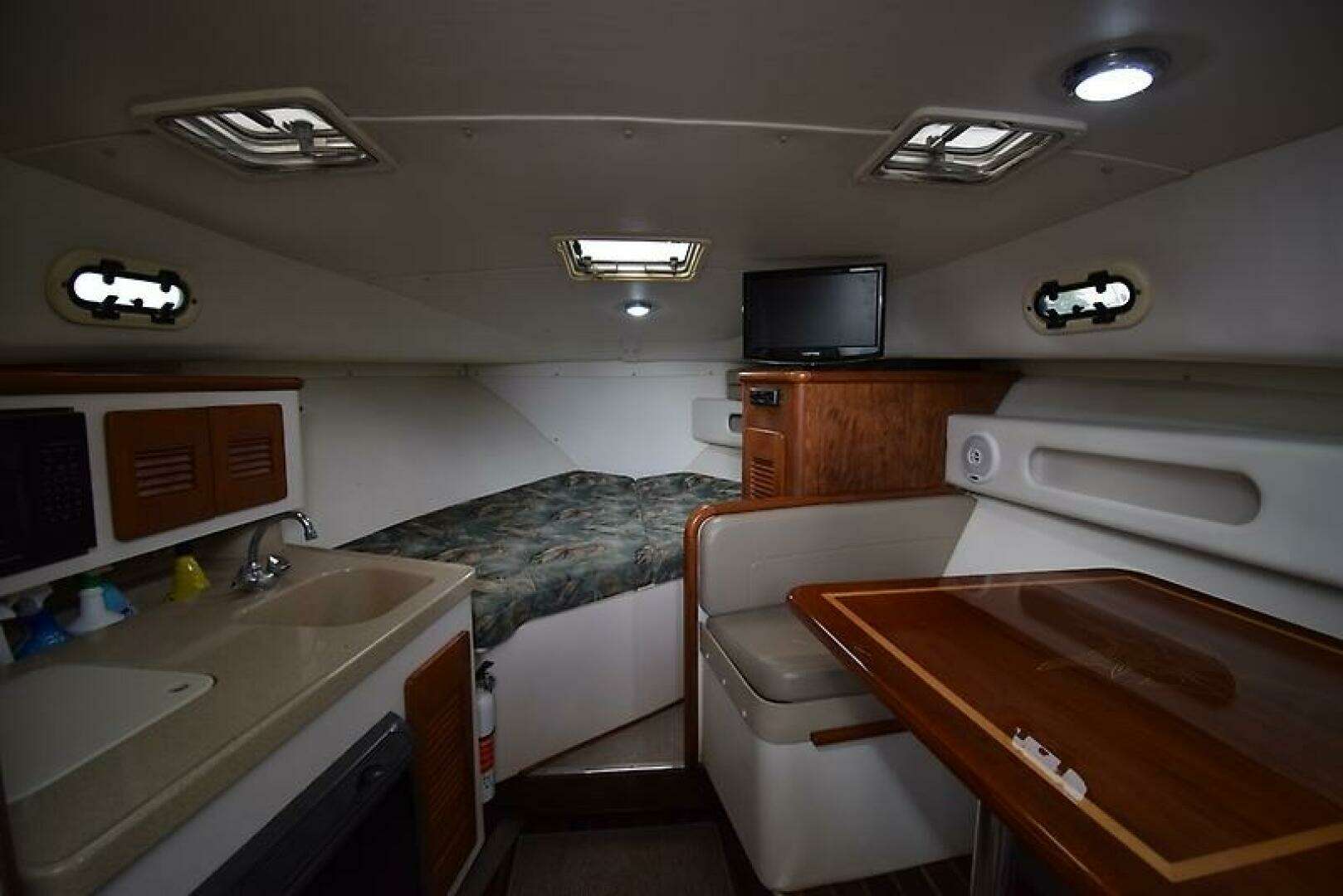 2003 Pursuit 3000 Express - Image 20