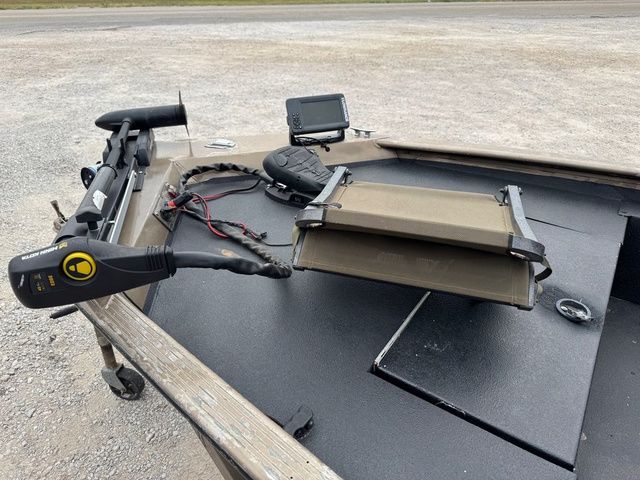 2001 Xpress X51 boat deck with trolling motor and fish finder.